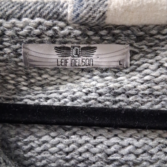 Men's Gray Cable Knit Sweater with Button Detail - Picture 4 of 16